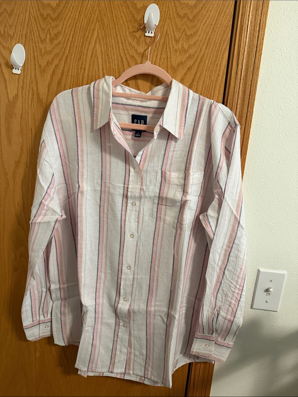 GAP Woman’s Button-Down Shirt in White, Pink & Gray Stripes